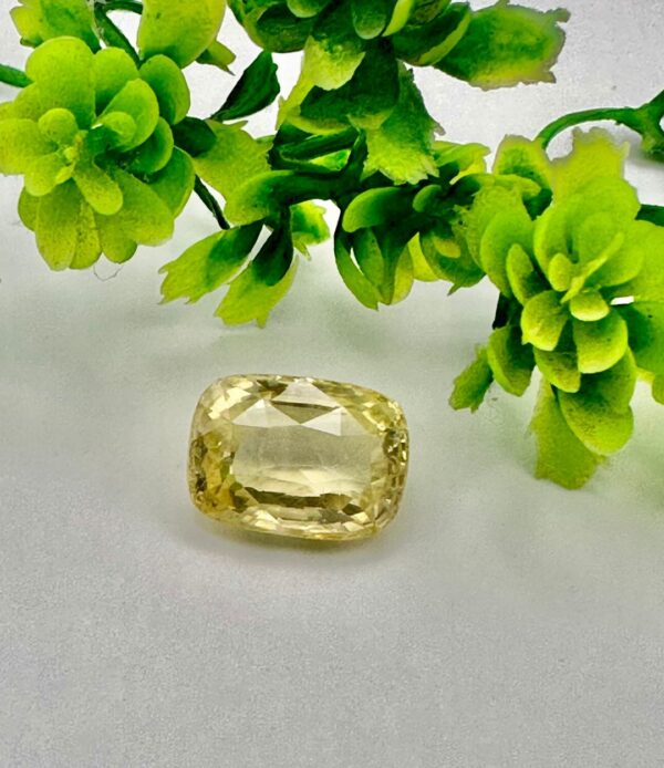Yellow Sapphire - Shrilanka Pukhraj